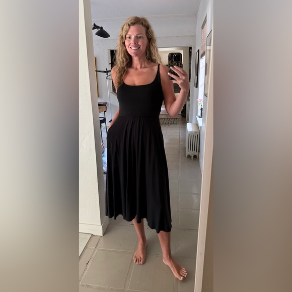 Quince Dresses & Skirts - Quince $78 Black Midi Tencel Jersey Fit and Flare Dress with Pockets, Size M